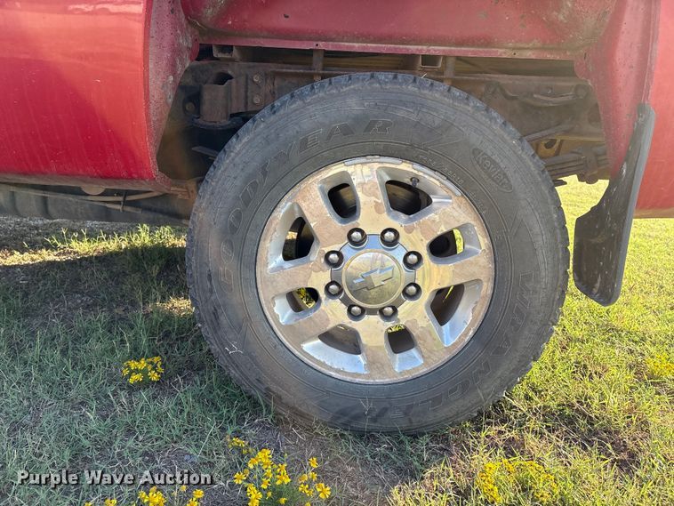 image for item IE9190 2011 Chevrolet Silverado 3500HD Crew Cab pickup truck