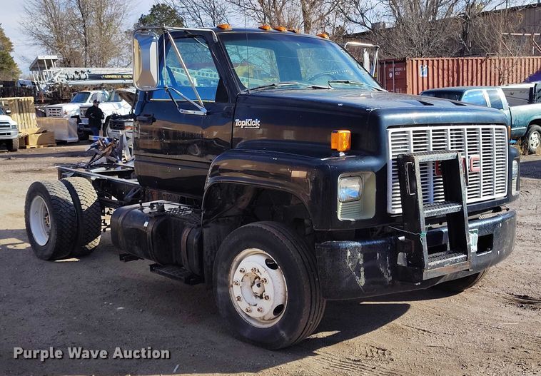 image for item IH9350 1992 GMC C6500 truck cab and chassis