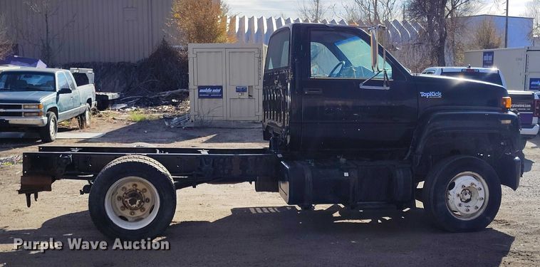 image for item IH9350 1992 GMC C6500 truck cab and chassis