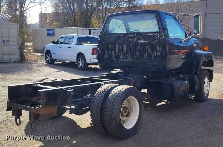 image for item IH9350 1992 GMC C6500 truck cab and chassis