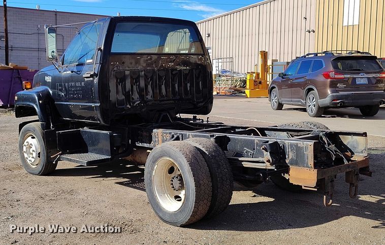 image for item IH9350 1992 GMC C6500 truck cab and chassis