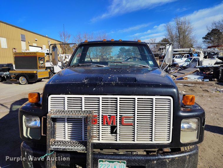 image for item IH9350 1992 GMC C6500 truck cab and chassis