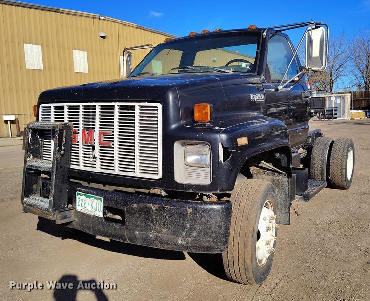 image for item IH9350 1992 GMC C6500 truck cab and chassis