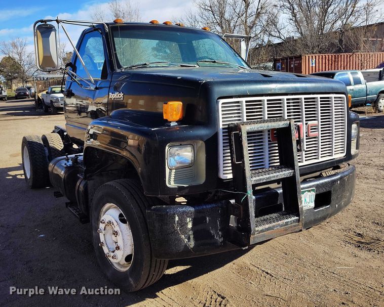 image for item IH9350 1992 GMC C6500 truck cab and chassis