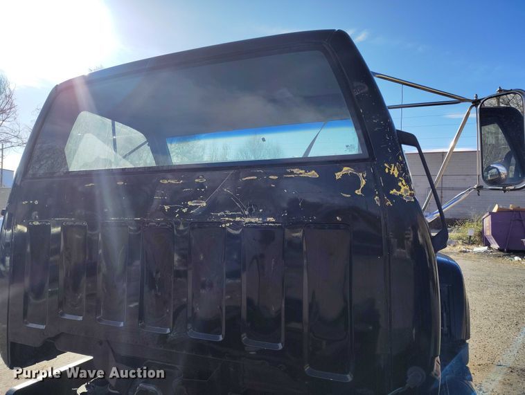 image for item IH9350 1992 GMC C6500 truck cab and chassis