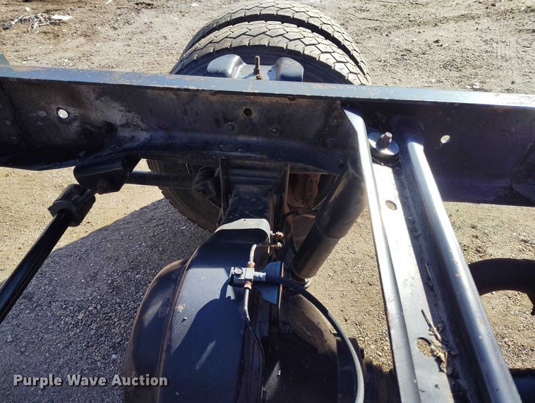 image for item IH9350 1992 GMC C6500 truck cab and chassis