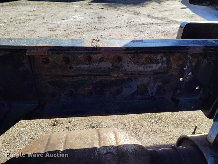 image for item IH9350 1992 GMC C6500 truck cab and chassis