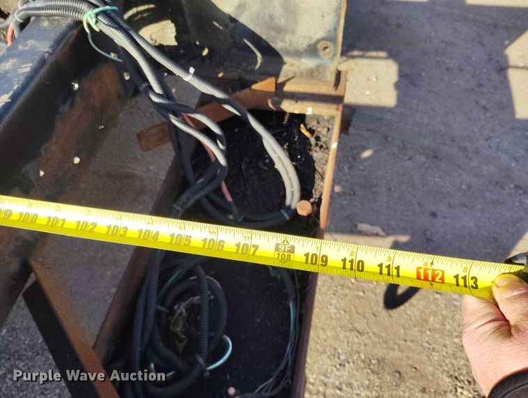 image for item IH9350 1992 GMC C6500 truck cab and chassis