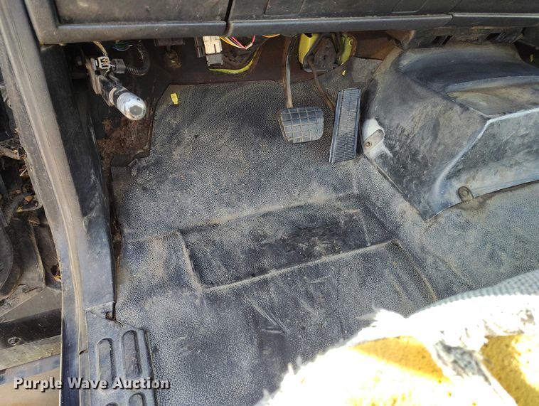 image for item IH9350 1992 GMC C6500 truck cab and chassis