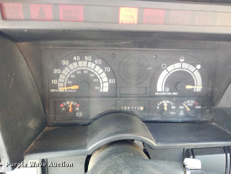 image for item IH9350 1992 GMC C6500 truck cab and chassis