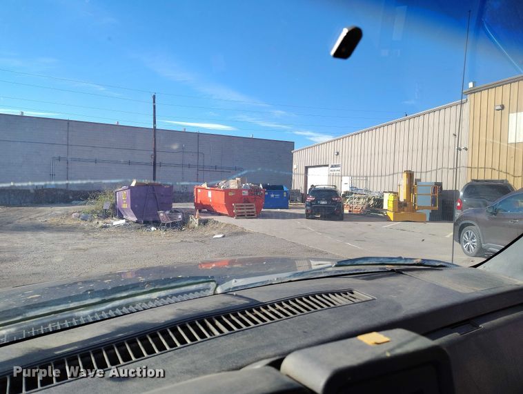 image for item IH9350 1992 GMC C6500 truck cab and chassis