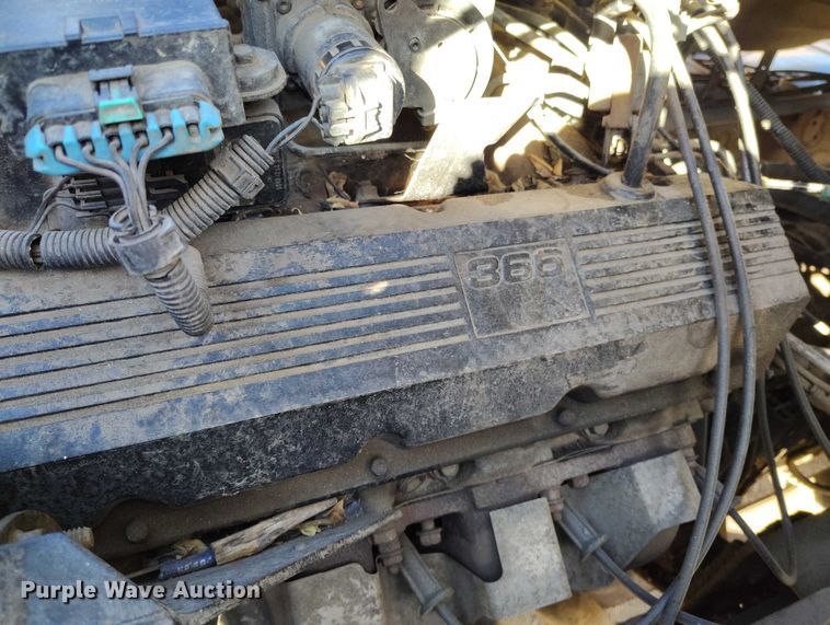 image for item IH9350 1992 GMC C6500 truck cab and chassis