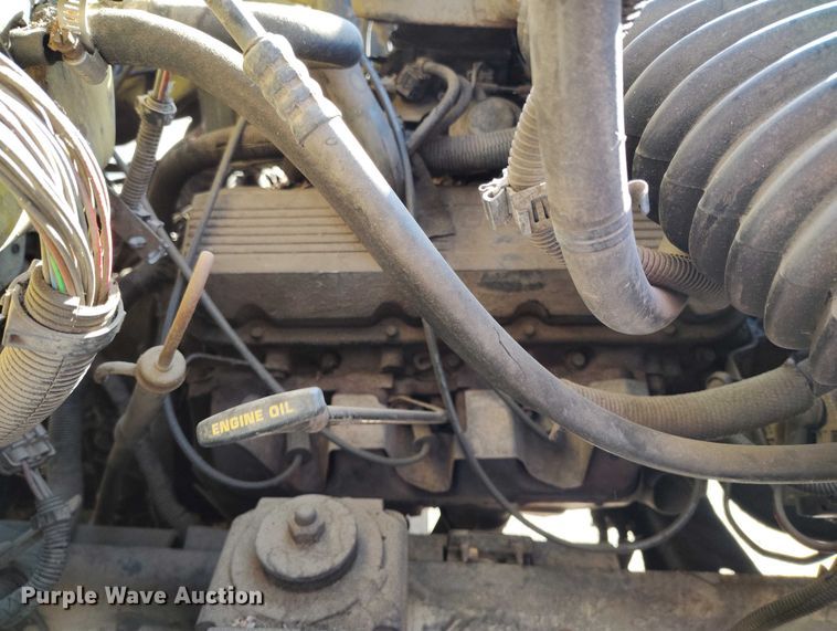 image for item IH9350 1992 GMC C6500 truck cab and chassis