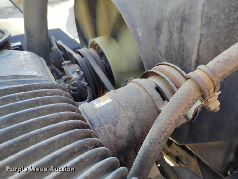 image for item IH9350 1992 GMC C6500 truck cab and chassis