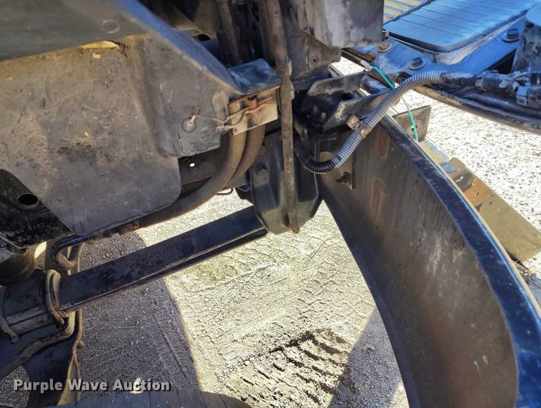 image for item IH9350 1992 GMC C6500 truck cab and chassis