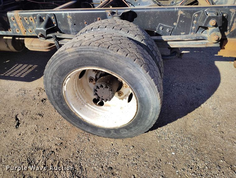 image for item IH9350 1992 GMC C6500 truck cab and chassis