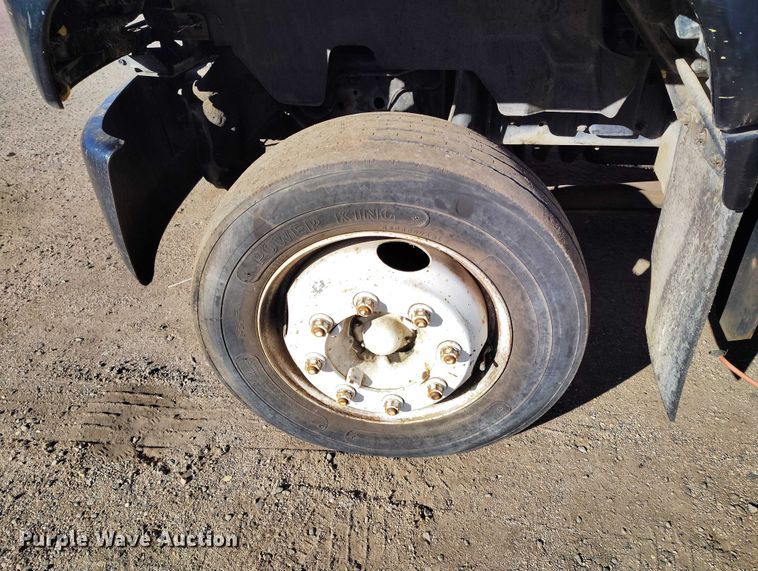 image for item IH9350 1992 GMC C6500 truck cab and chassis