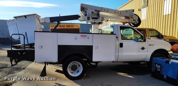 CAMIóN CON CANASTILLA 2002 FORD ALTEC