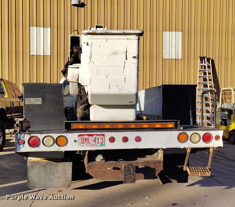 image for item IH9356 2002 Ford F550 Super Duty bucket truck