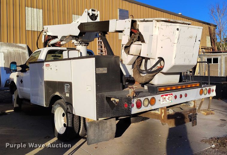 image for item IH9356 2002 Ford F550 Super Duty bucket truck