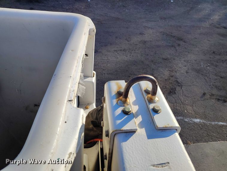 image for item IH9356 2002 Ford F550 Super Duty bucket truck