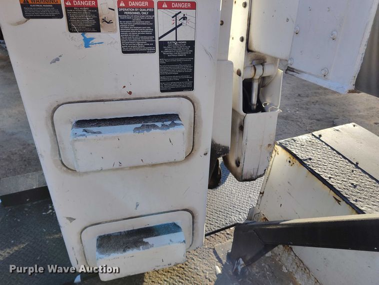 image for item IH9356 2002 Ford F550 Super Duty bucket truck