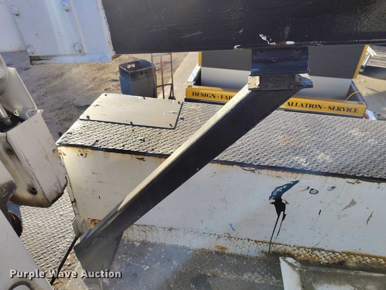 image for item IH9356 2002 Ford F550 Super Duty bucket truck