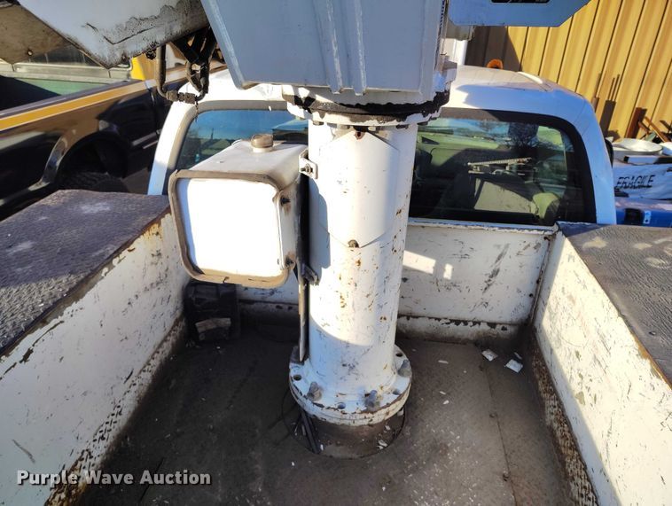 image for item IH9356 2002 Ford F550 Super Duty bucket truck