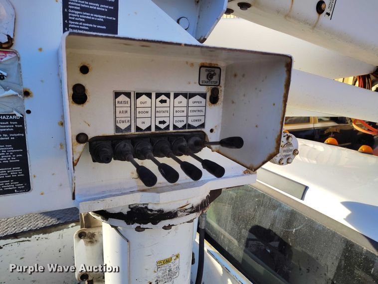 image for item IH9356 2002 Ford F550 Super Duty bucket truck