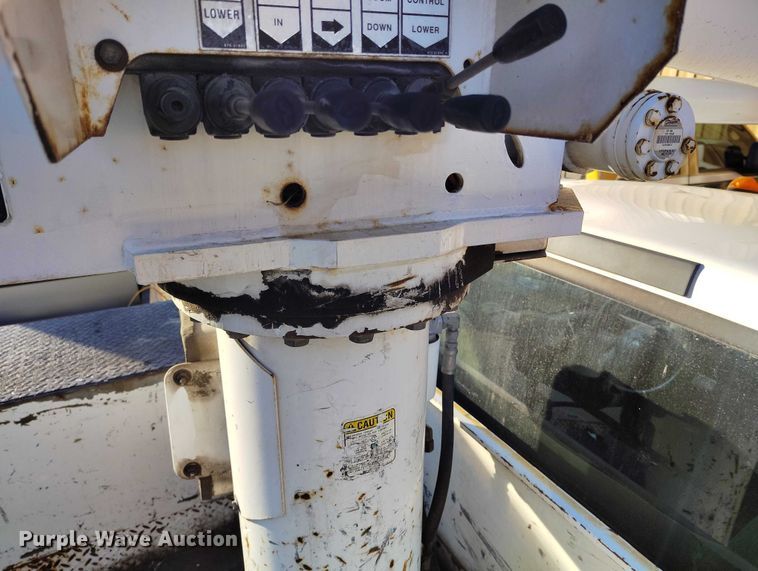 image for item IH9356 2002 Ford F550 Super Duty bucket truck