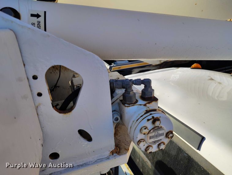 image for item IH9356 2002 Ford F550 Super Duty bucket truck