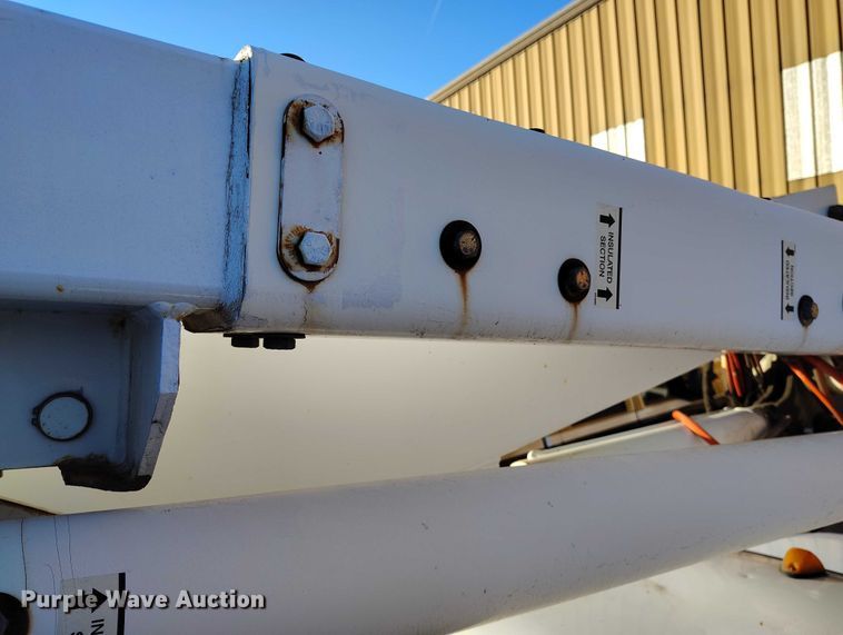 image for item IH9356 2002 Ford F550 Super Duty bucket truck