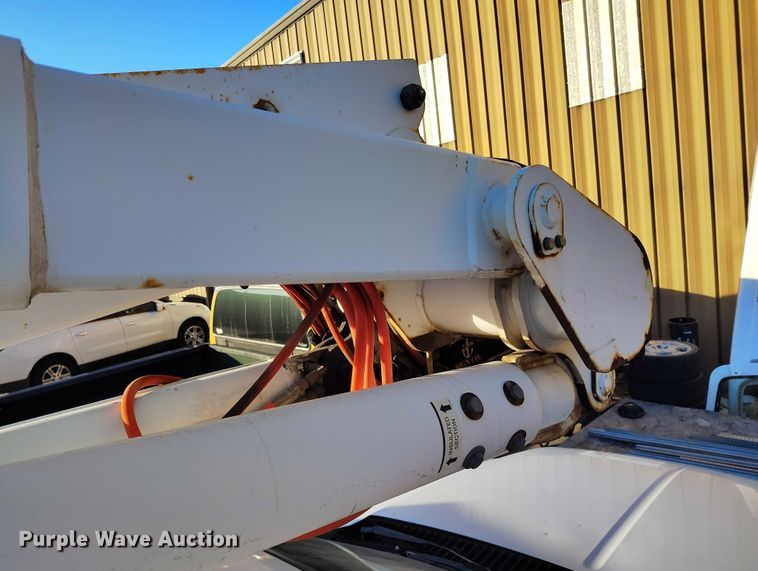 image for item IH9356 2002 Ford F550 Super Duty bucket truck