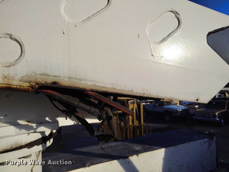 image for item IH9356 2002 Ford F550 Super Duty bucket truck