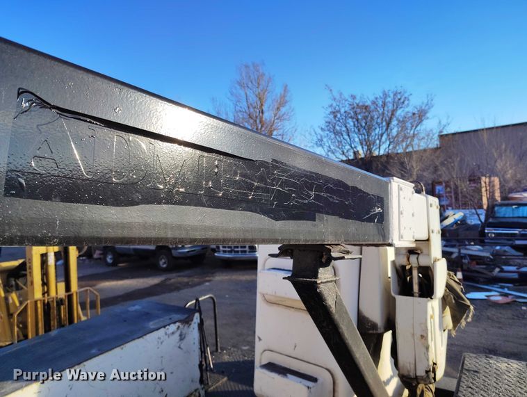 image for item IH9356 2002 Ford F550 Super Duty bucket truck