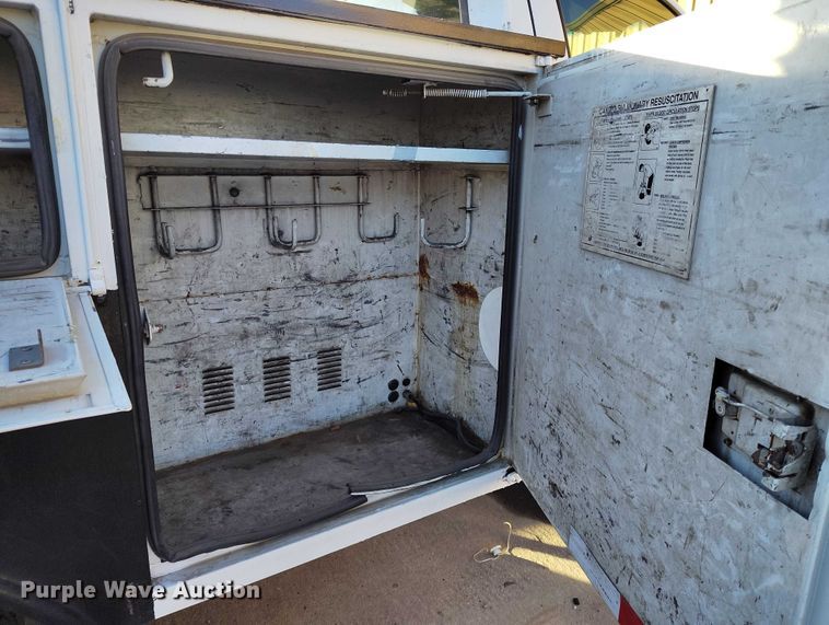 image for item IH9356 2002 Ford F550 Super Duty bucket truck