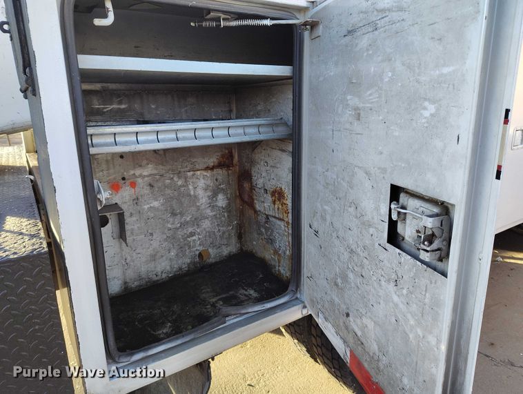 image for item IH9356 2002 Ford F550 Super Duty bucket truck