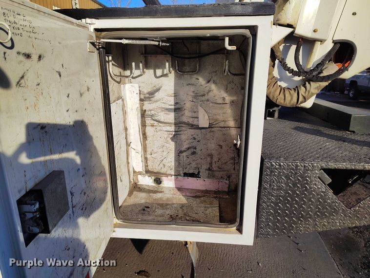 image for item IH9356 2002 Ford F550 Super Duty bucket truck