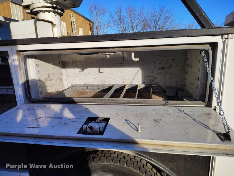 image for item IH9356 2002 Ford F550 Super Duty bucket truck