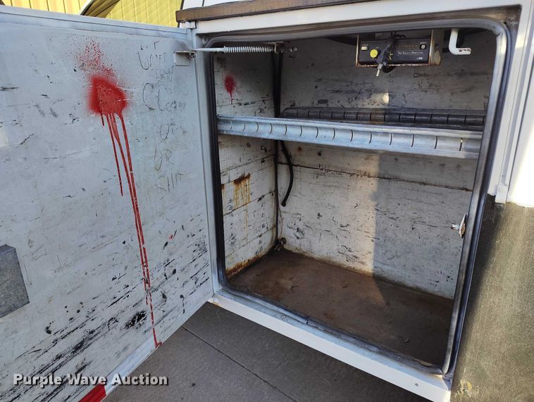 image for item IH9356 2002 Ford F550 Super Duty bucket truck