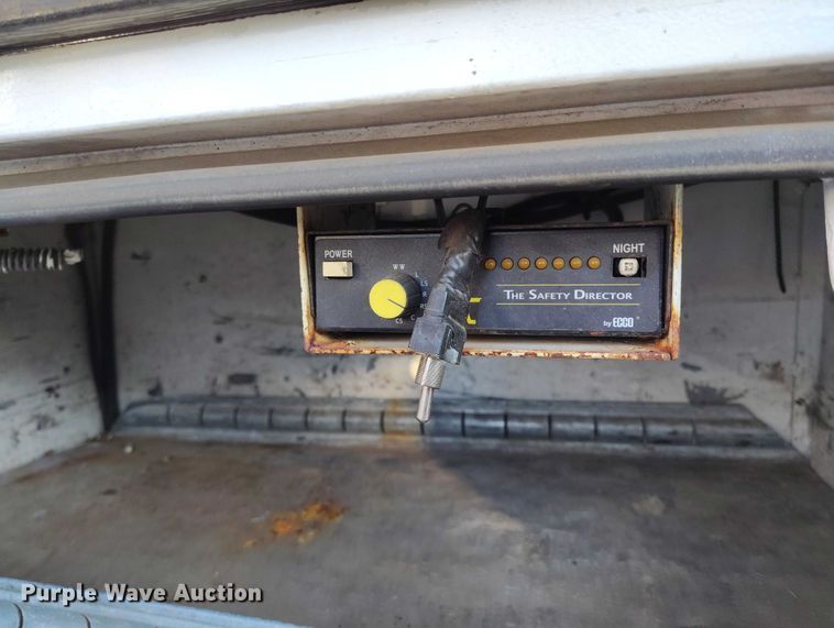 image for item IH9356 2002 Ford F550 Super Duty bucket truck