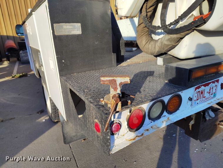 image for item IH9356 2002 Ford F550 Super Duty bucket truck