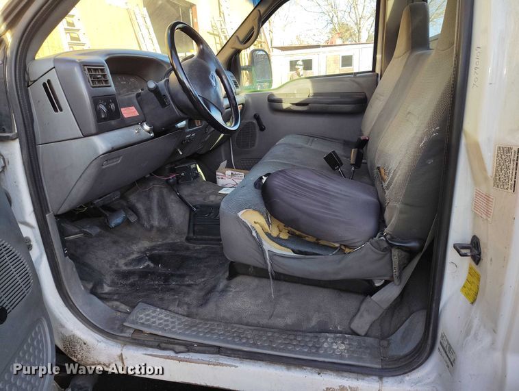 image for item IH9356 2002 Ford F550 Super Duty bucket truck