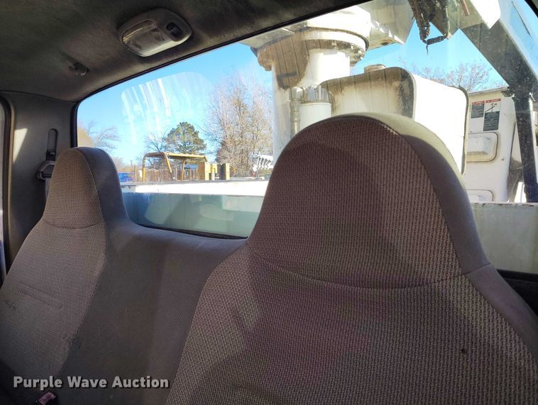 image for item IH9356 2002 Ford F550 Super Duty bucket truck