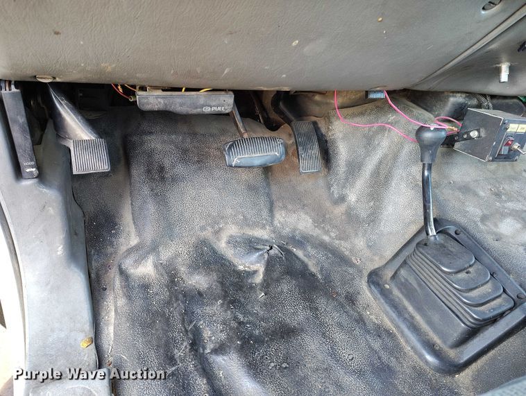 image for item IH9356 2002 Ford F550 Super Duty bucket truck