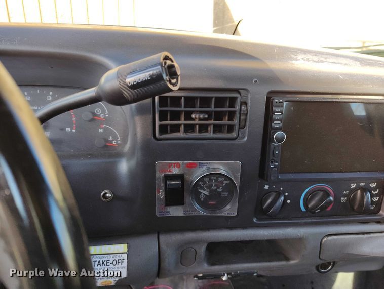 image for item IH9356 2002 Ford F550 Super Duty bucket truck