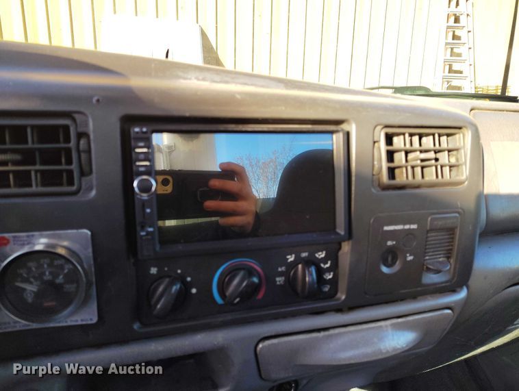 image for item IH9356 2002 Ford F550 Super Duty bucket truck