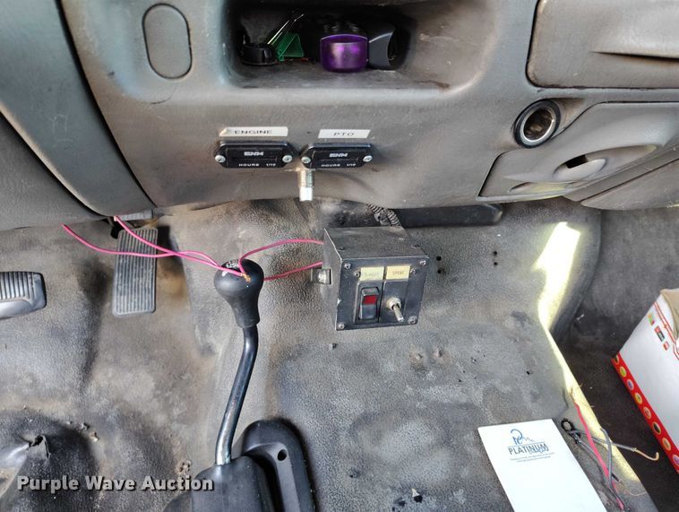 image for item IH9356 2002 Ford F550 Super Duty bucket truck