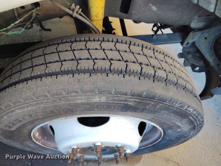 image for item IH9356 2002 Ford F550 Super Duty bucket truck