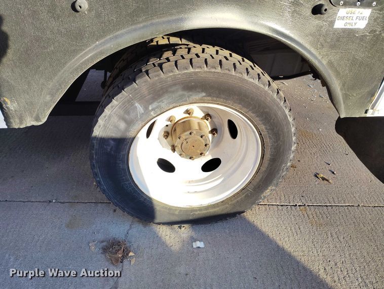 image for item IH9356 2002 Ford F550 Super Duty bucket truck